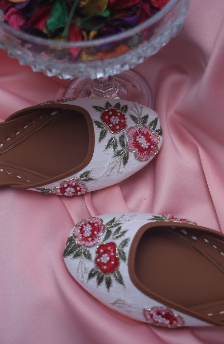 Amelie – Khussa Corner - Main Image