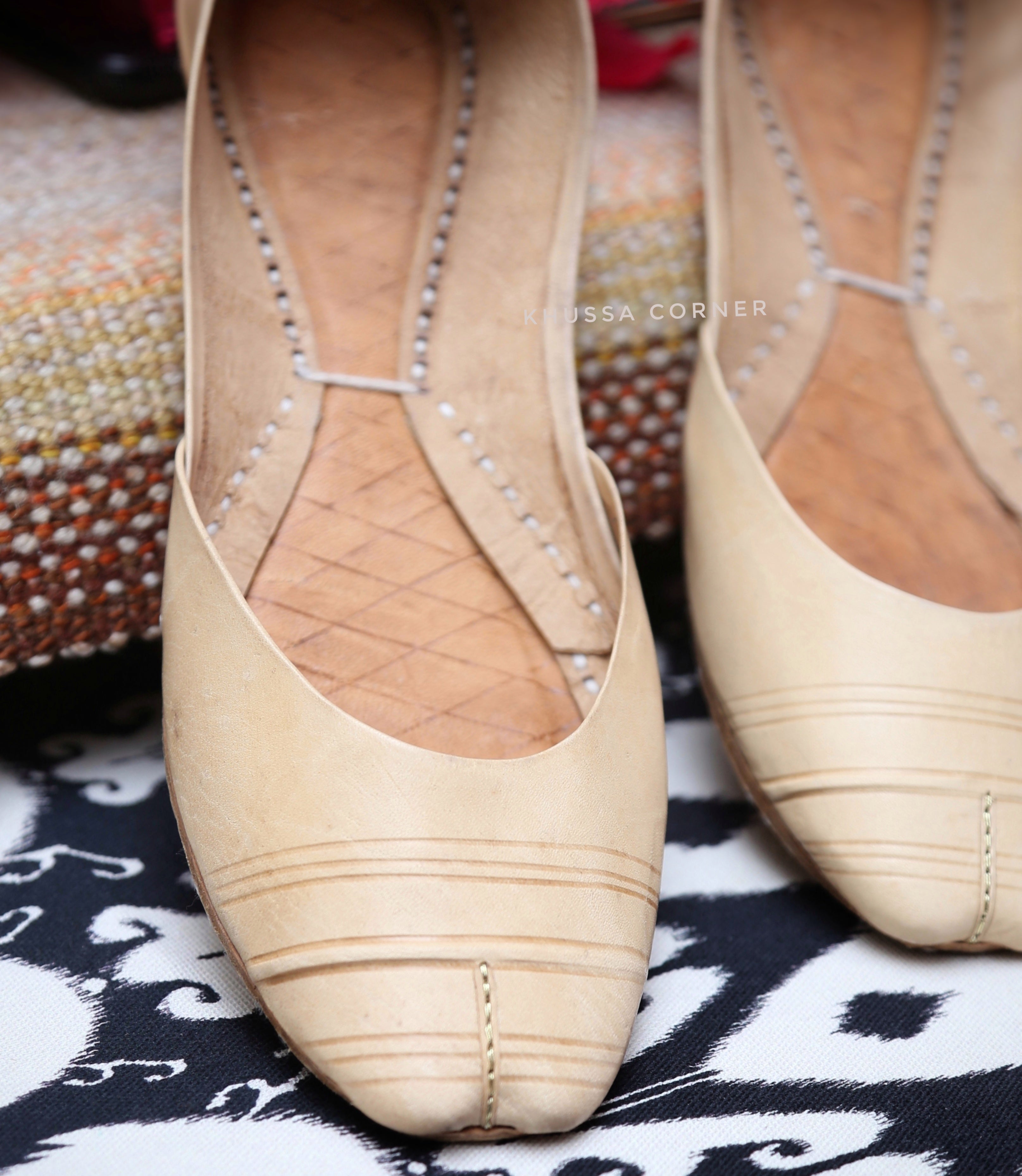 Skin simple Plain Leather – Khussa Corner - Main Image