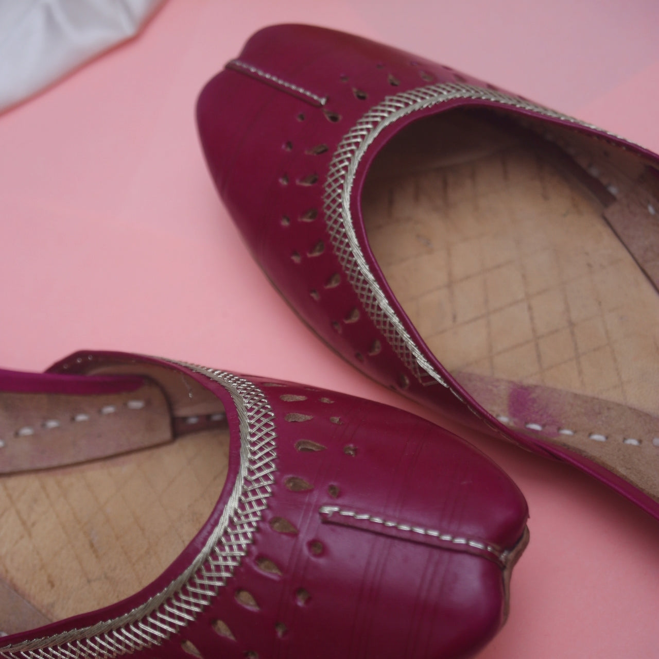 pink Necklace leather khussa