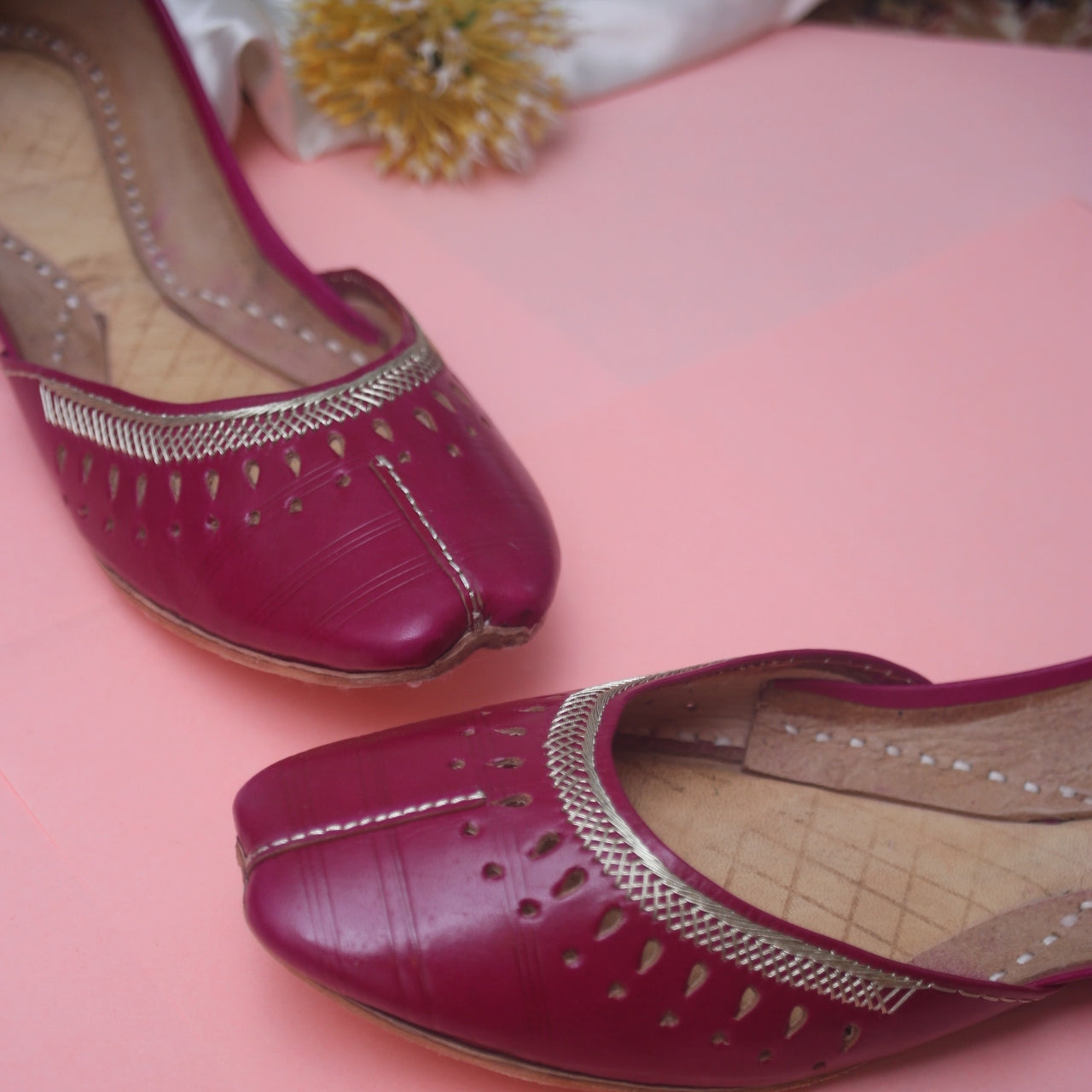 pink Necklace leather khussa