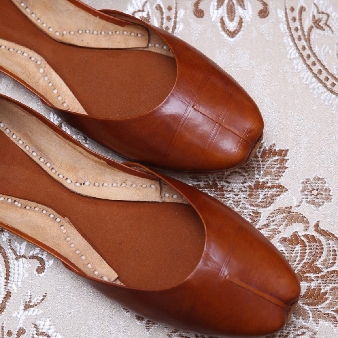 Plain leather best sale khussa