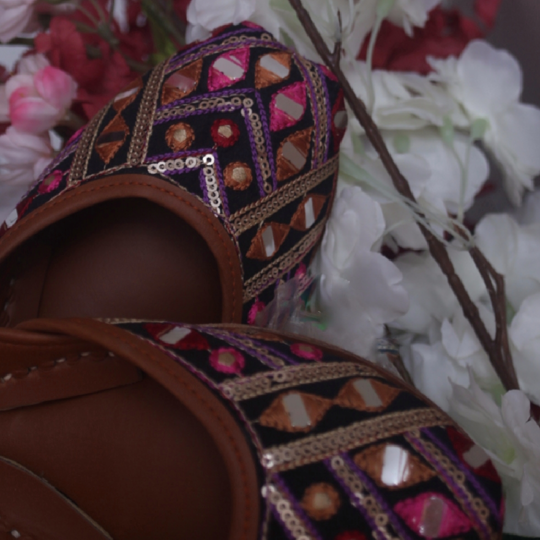 Zaynah (Black)