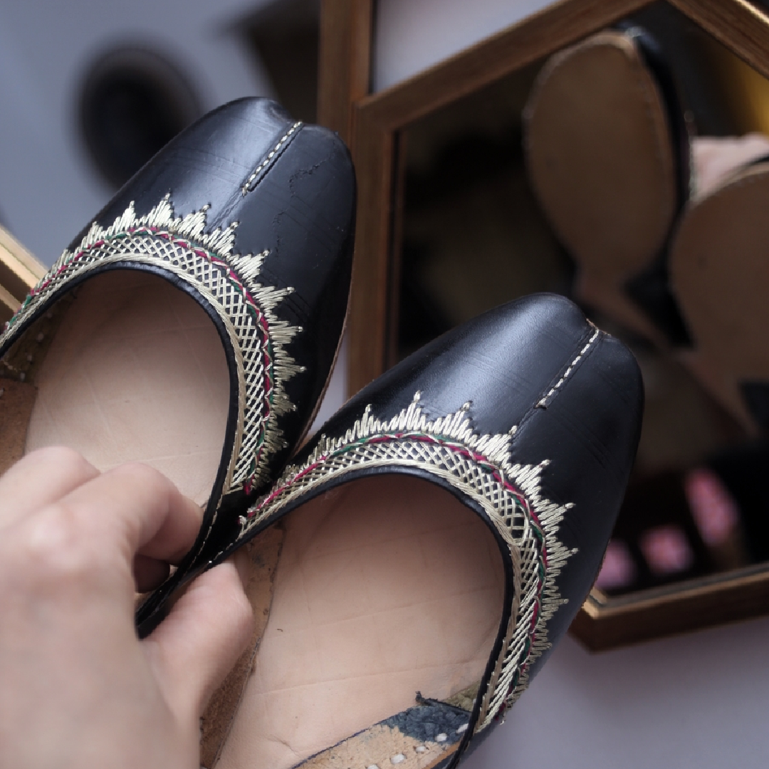 Black Pahari leather – Khussa Corner - Main Image