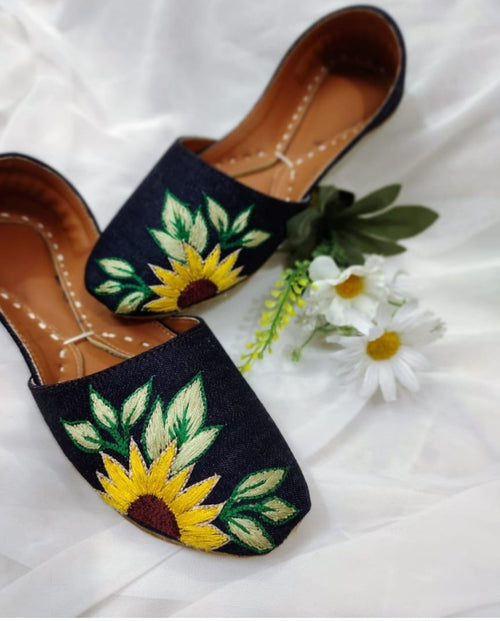 khussa with jeans, khussa centre islamabad, khussa pakistan