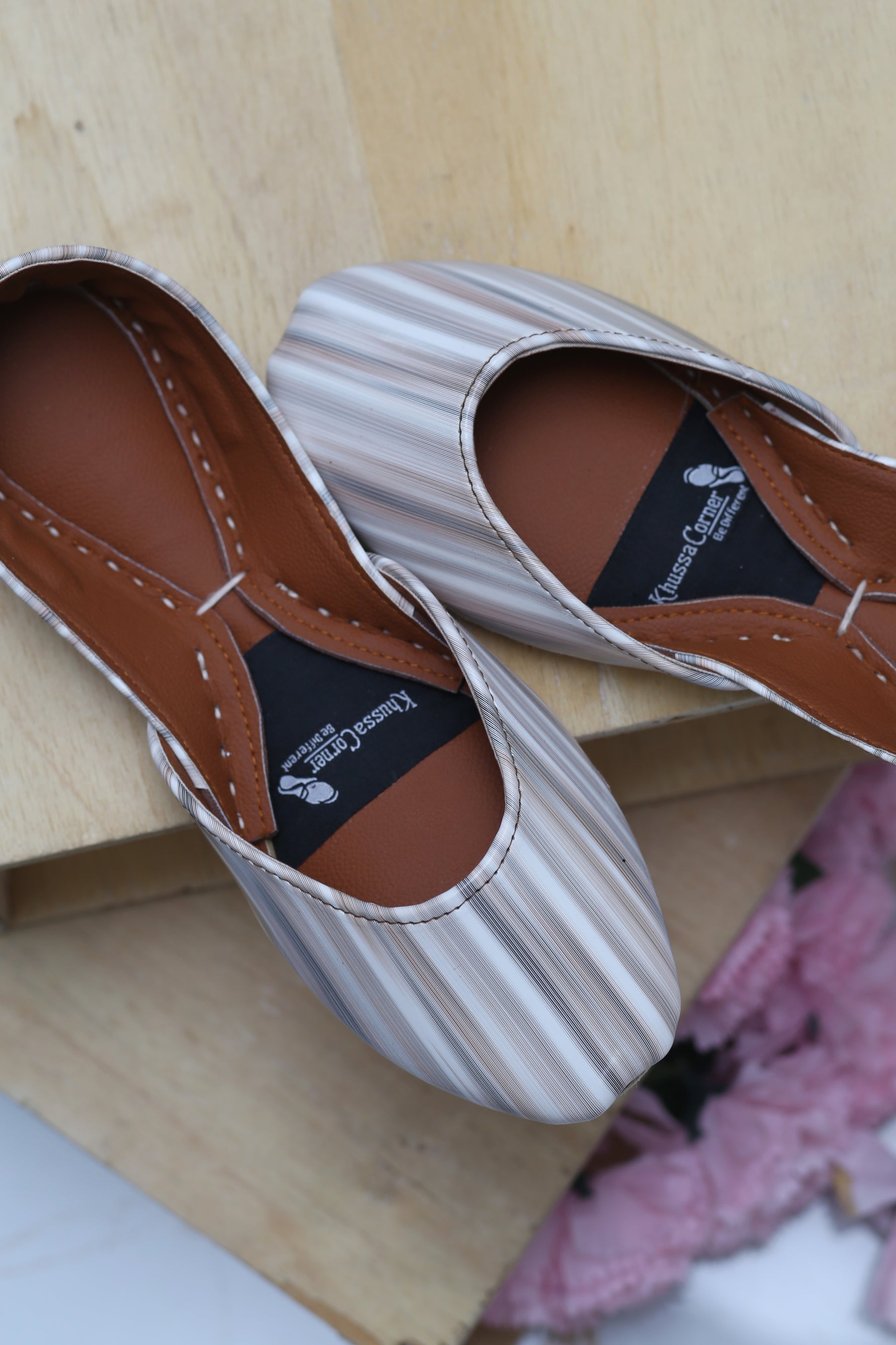 Pastel Walk (Brown)
