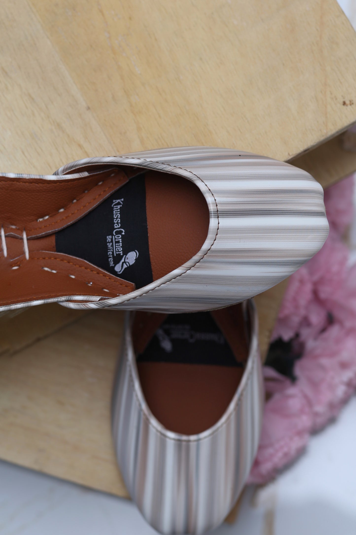Pastel Walk (Brown)