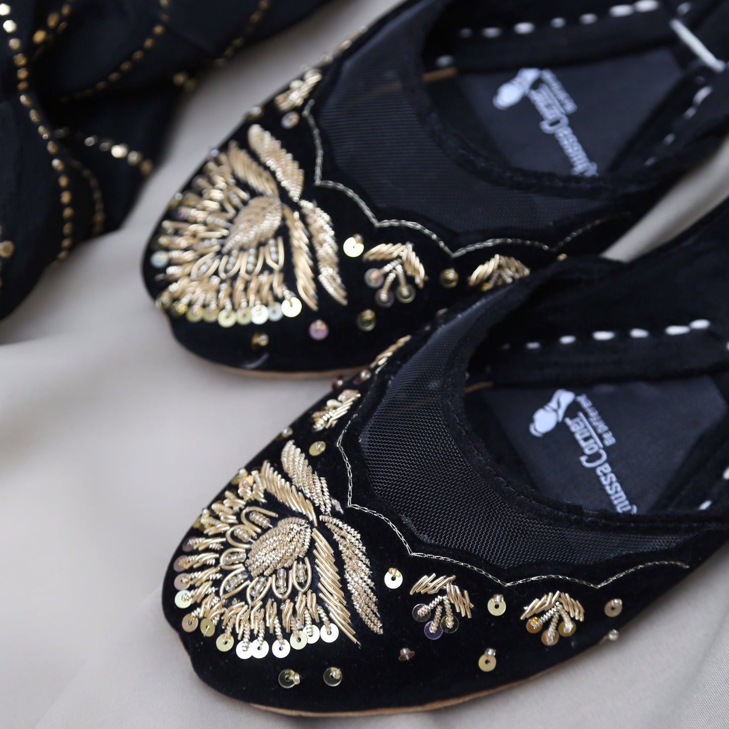Aarzoo (Black)