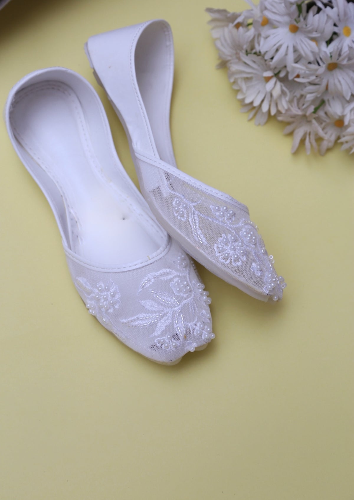 Nazakat Khussa (White)