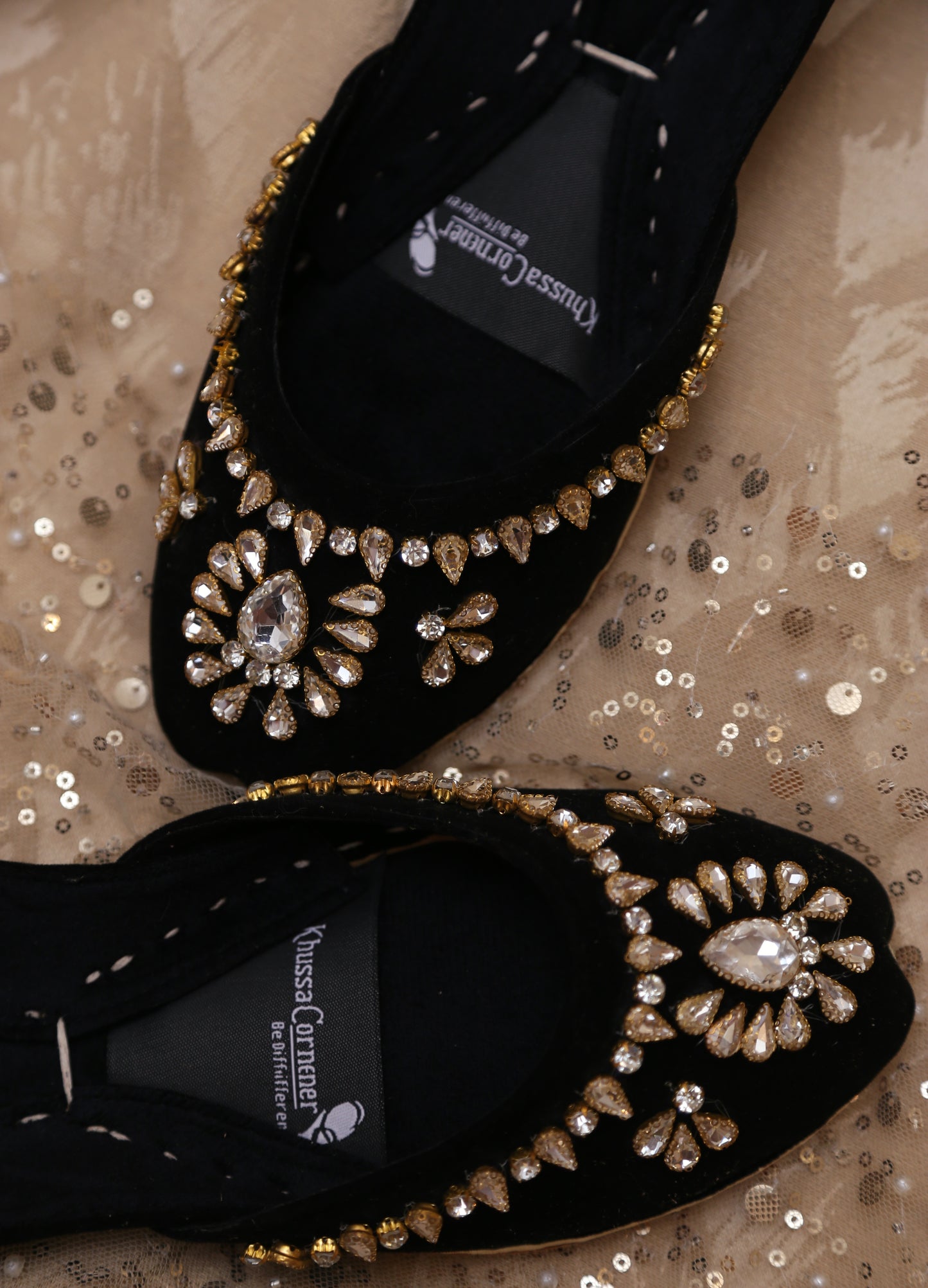 Absaara (Black)