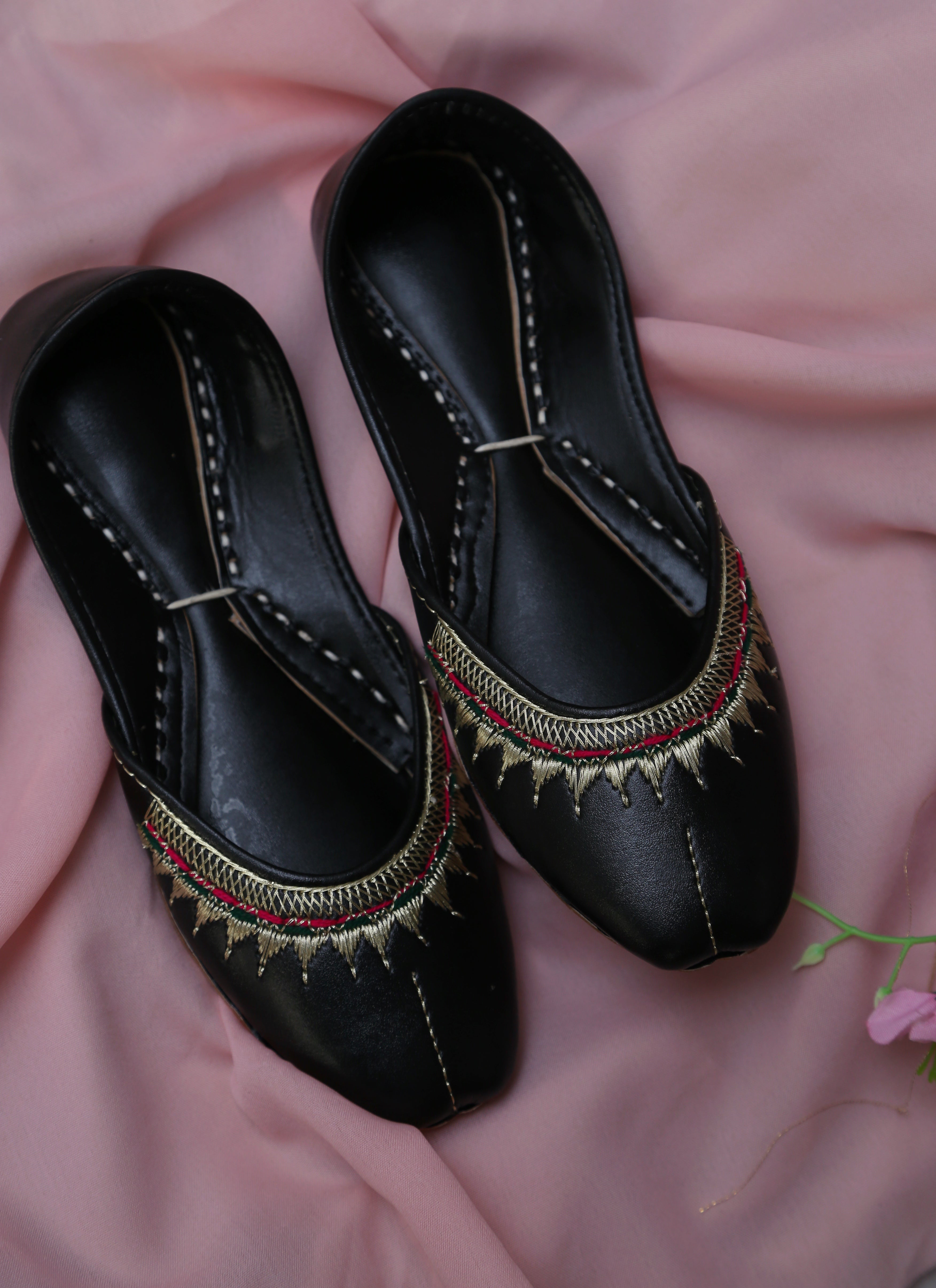 Parbati (Black)