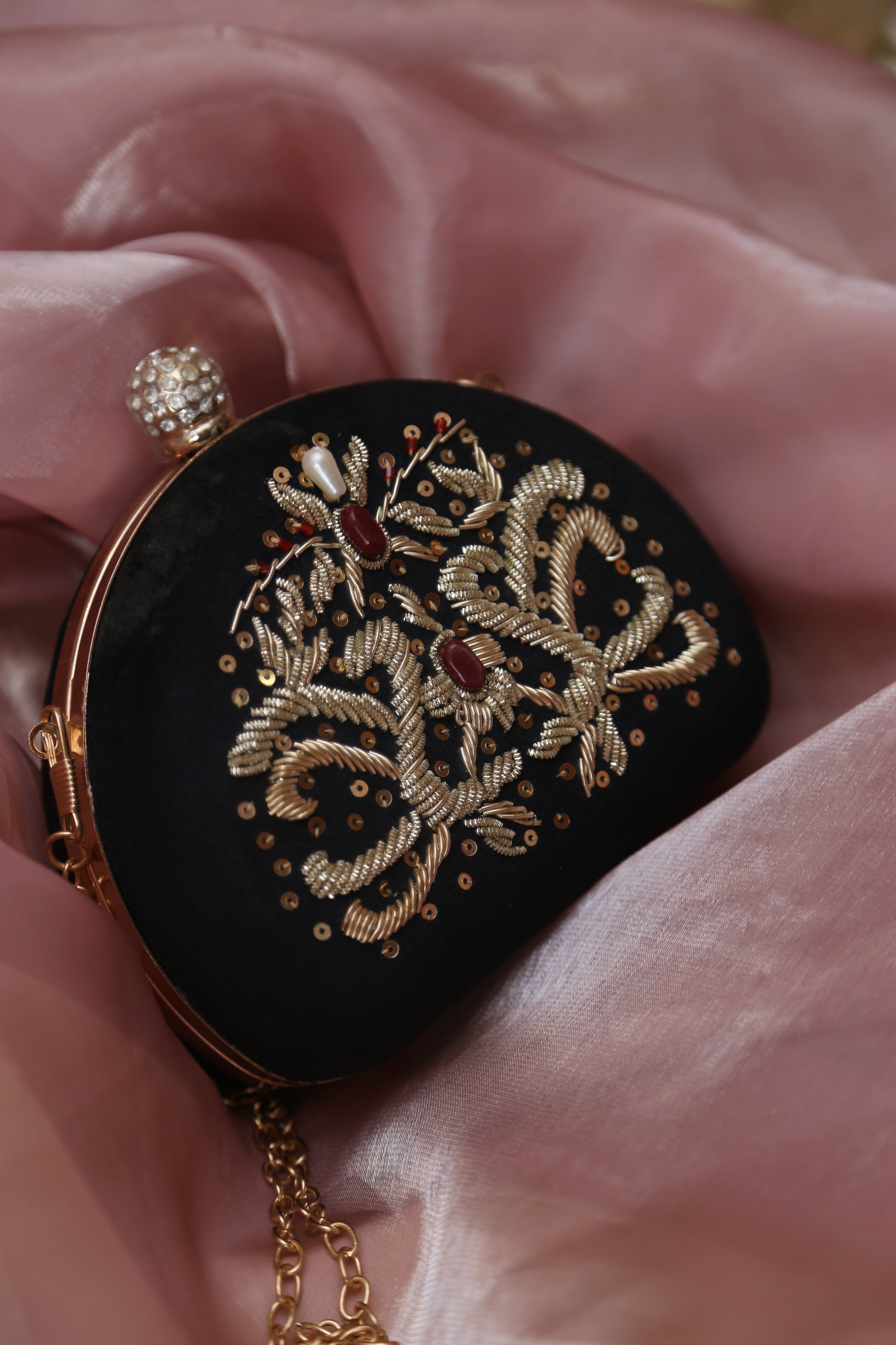 Shahtaj (Only Clutch)