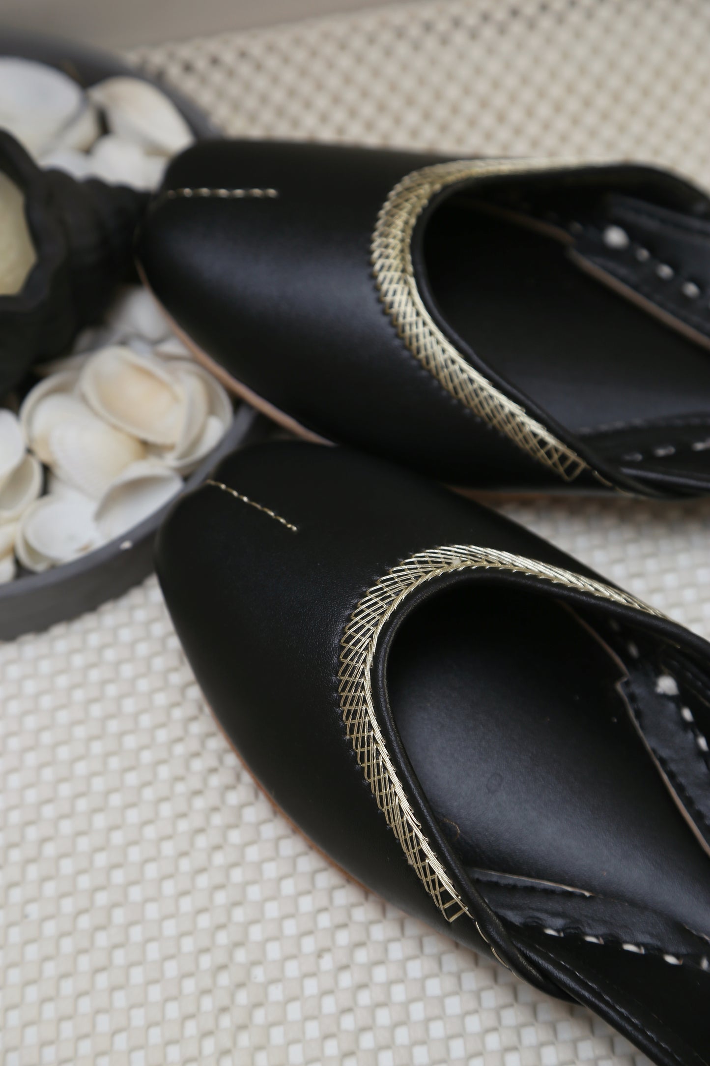 ZarBatti (Black)
