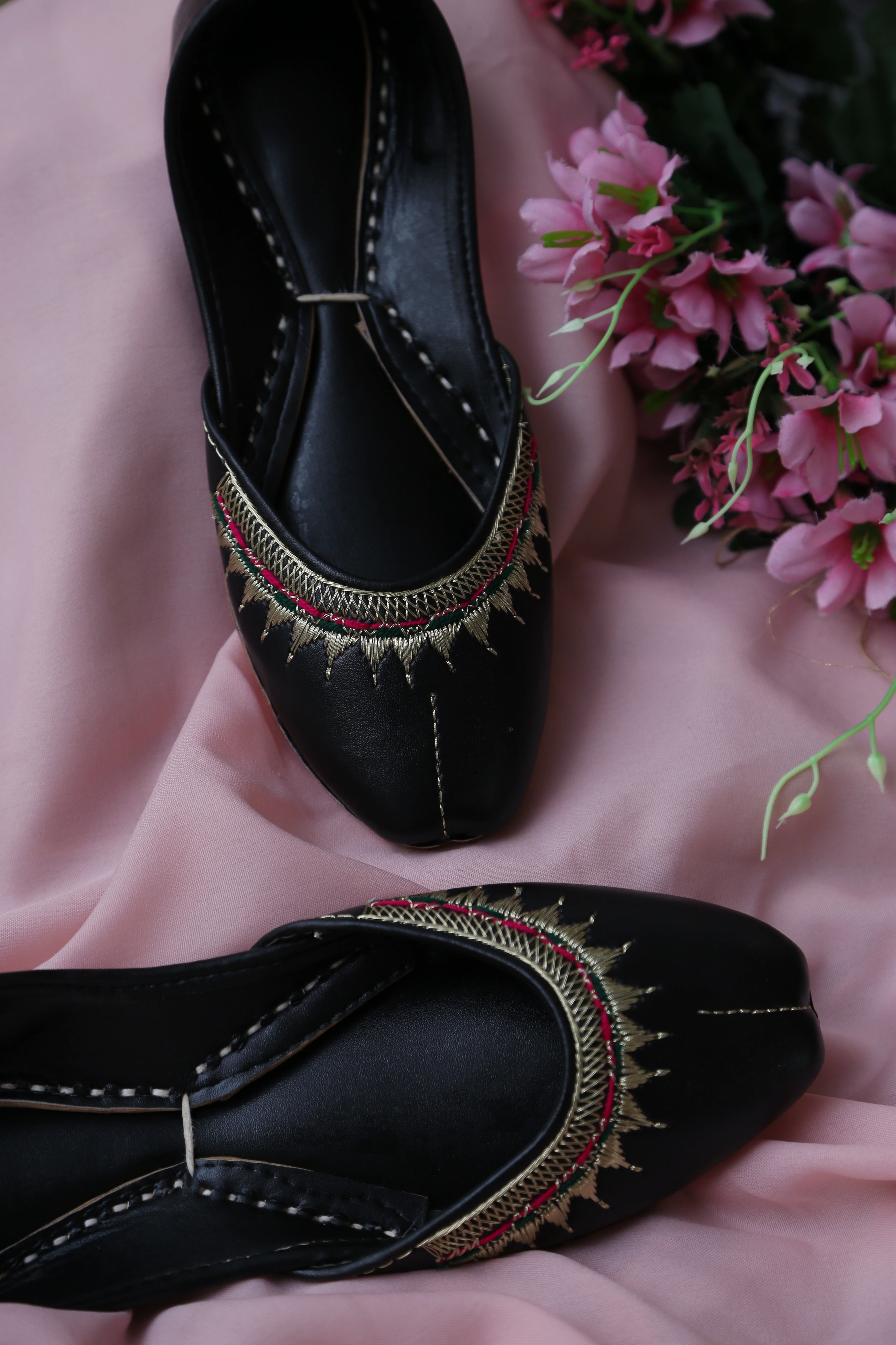 Parbati (Black)