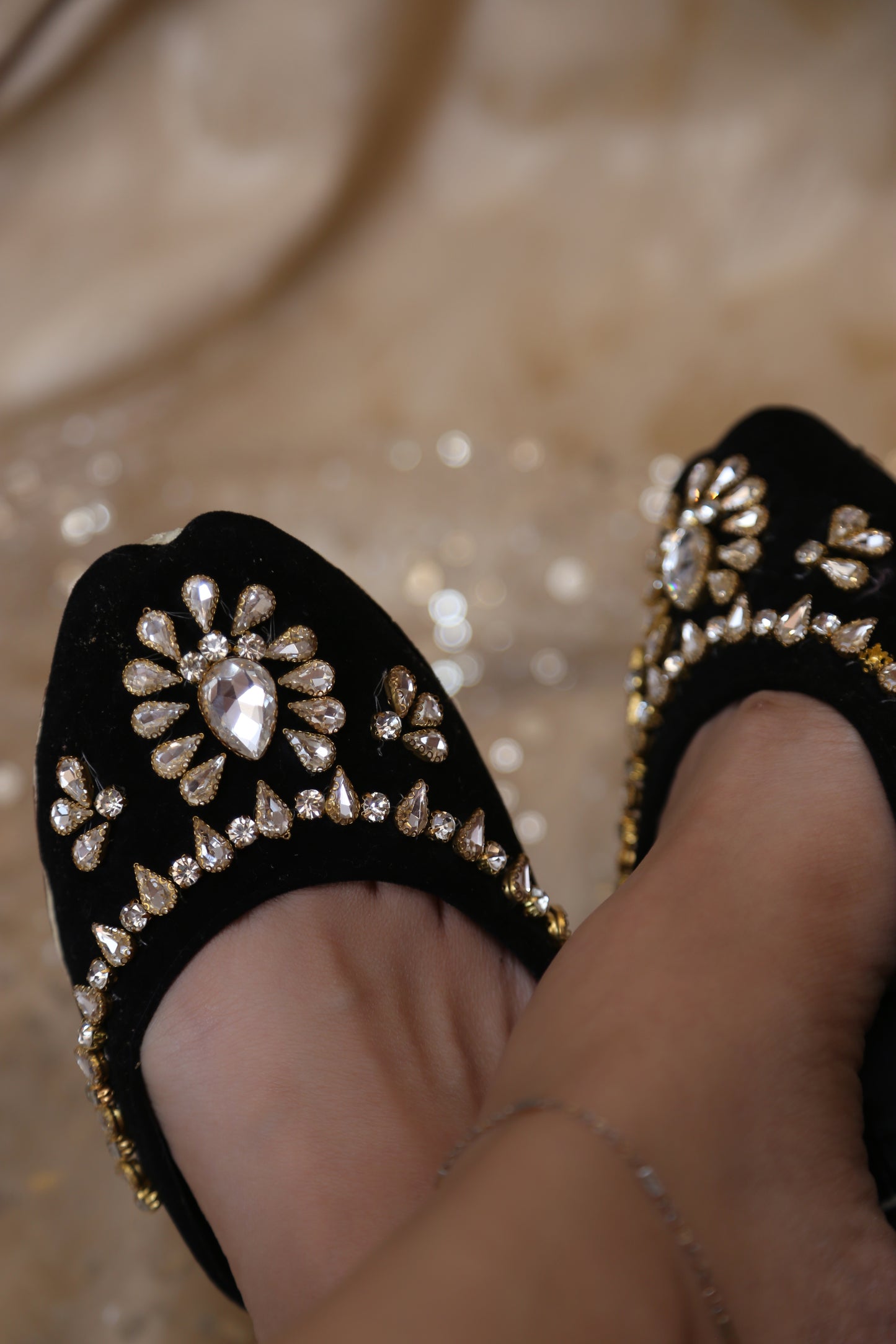 Absaara (Black)