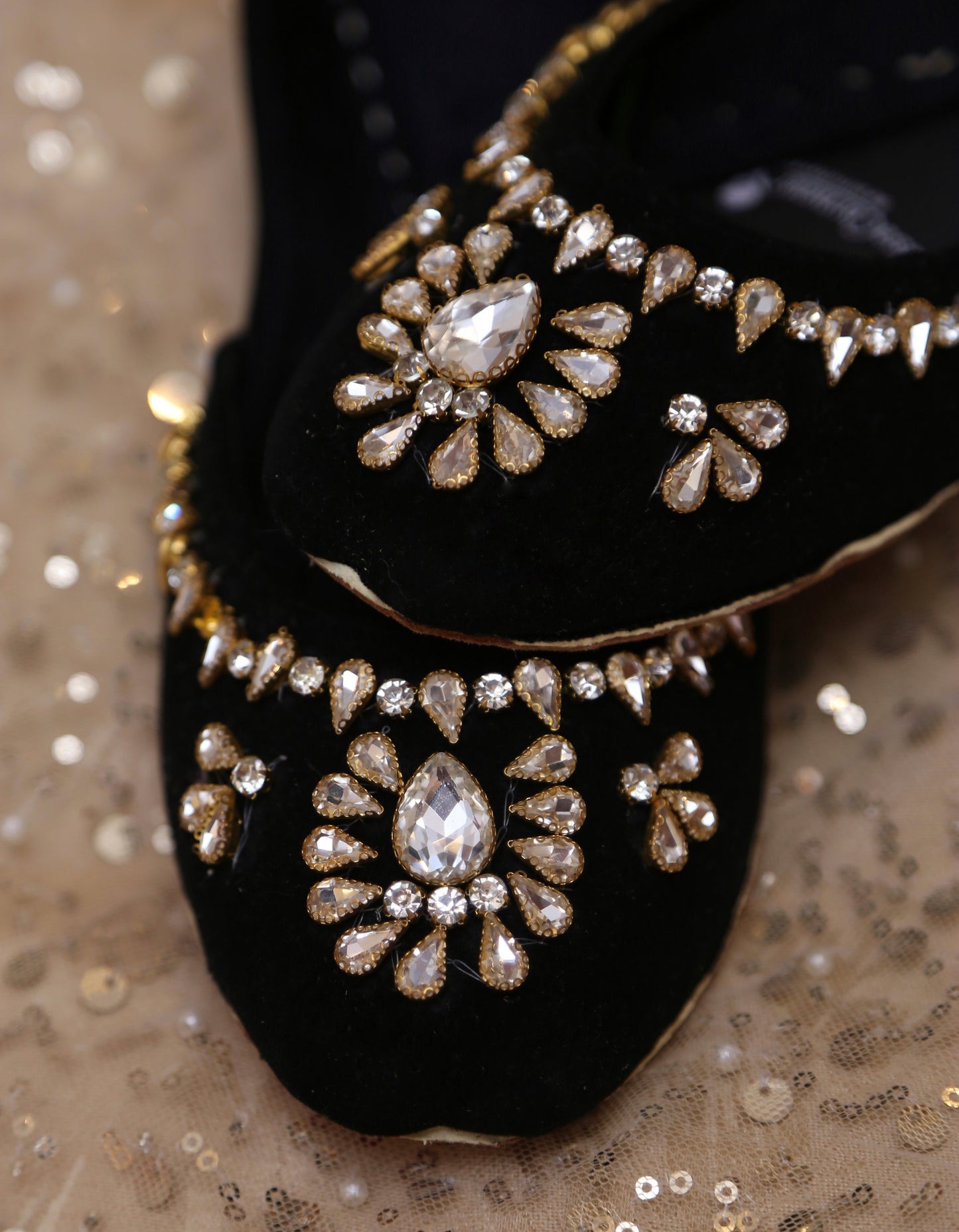 Absaara (Black)