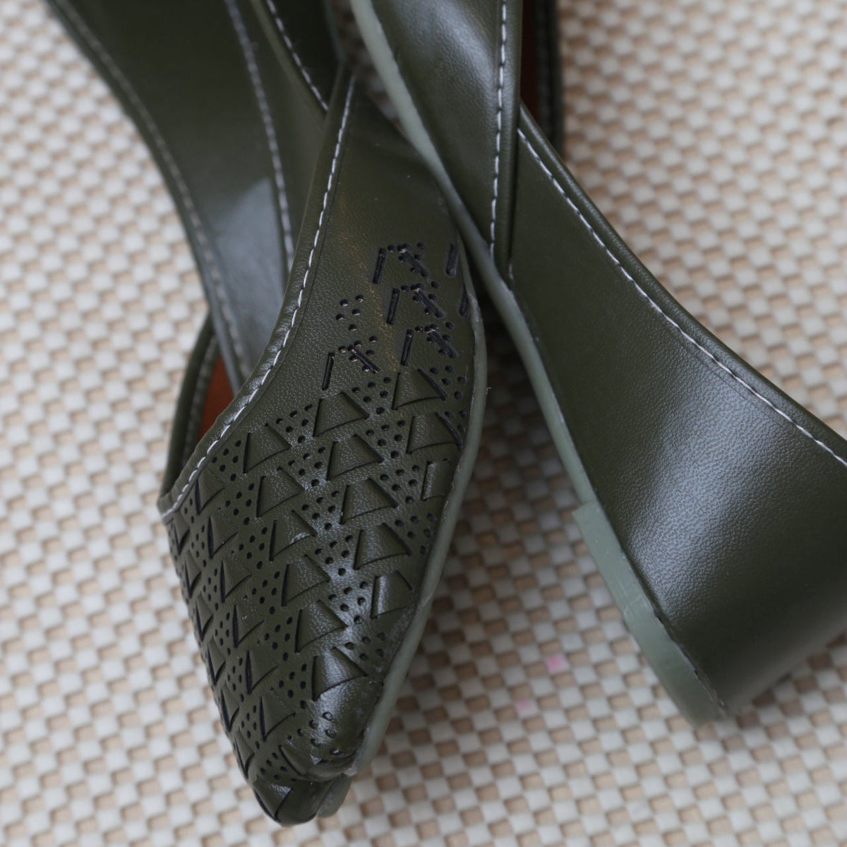 Chikankari Khussa-Olive Green