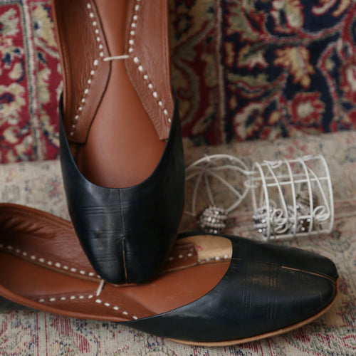 Black Simple Leather Khussa