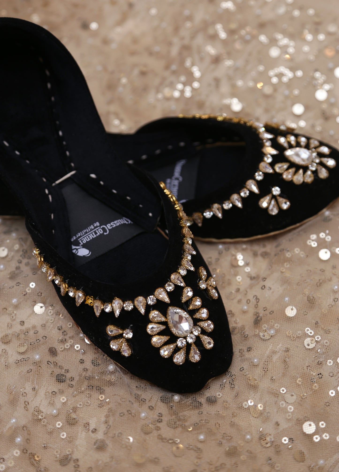 Absaara (Black)