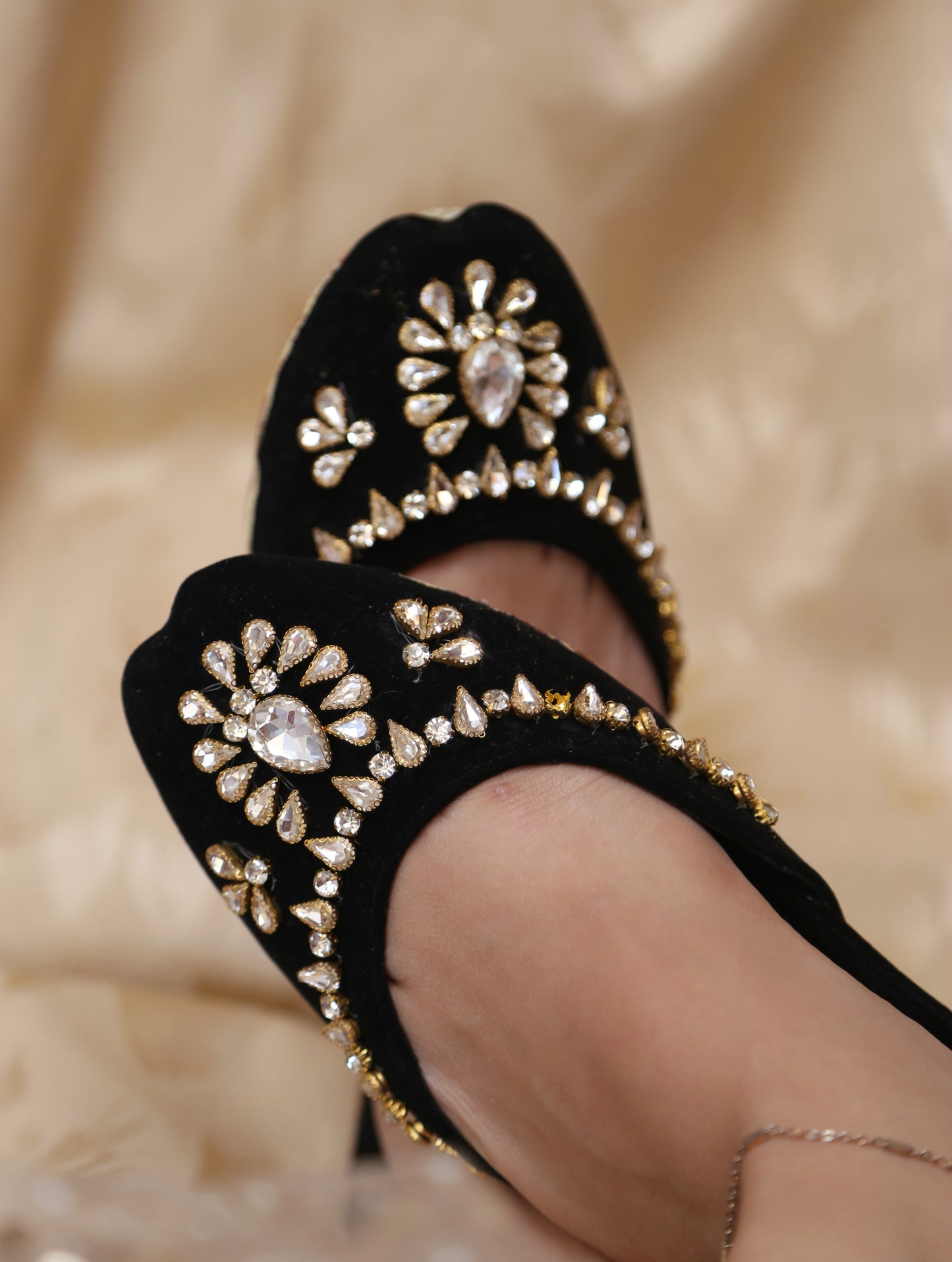 Absaara (Black)