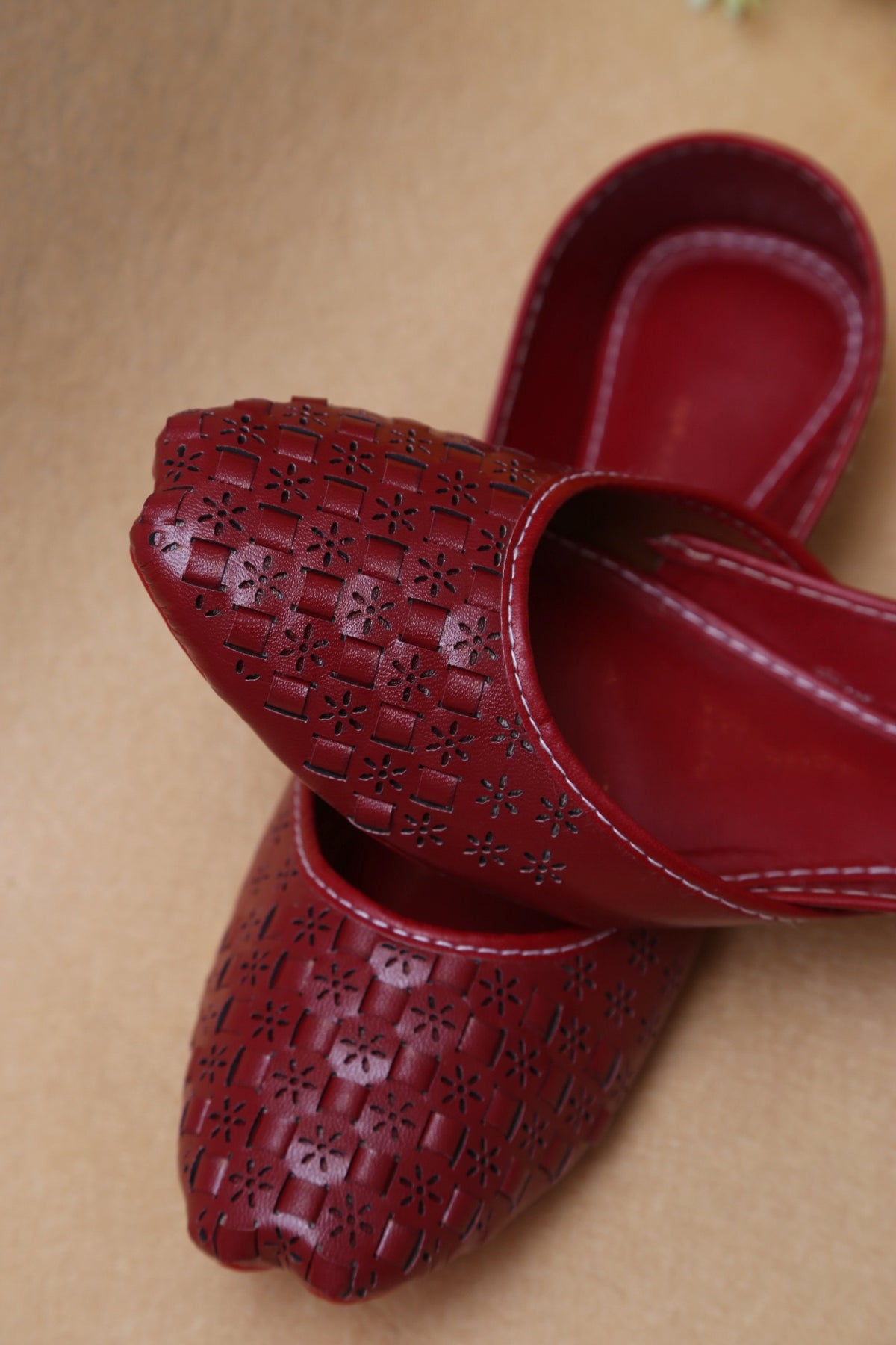 Chikankari Khussa-Maroon