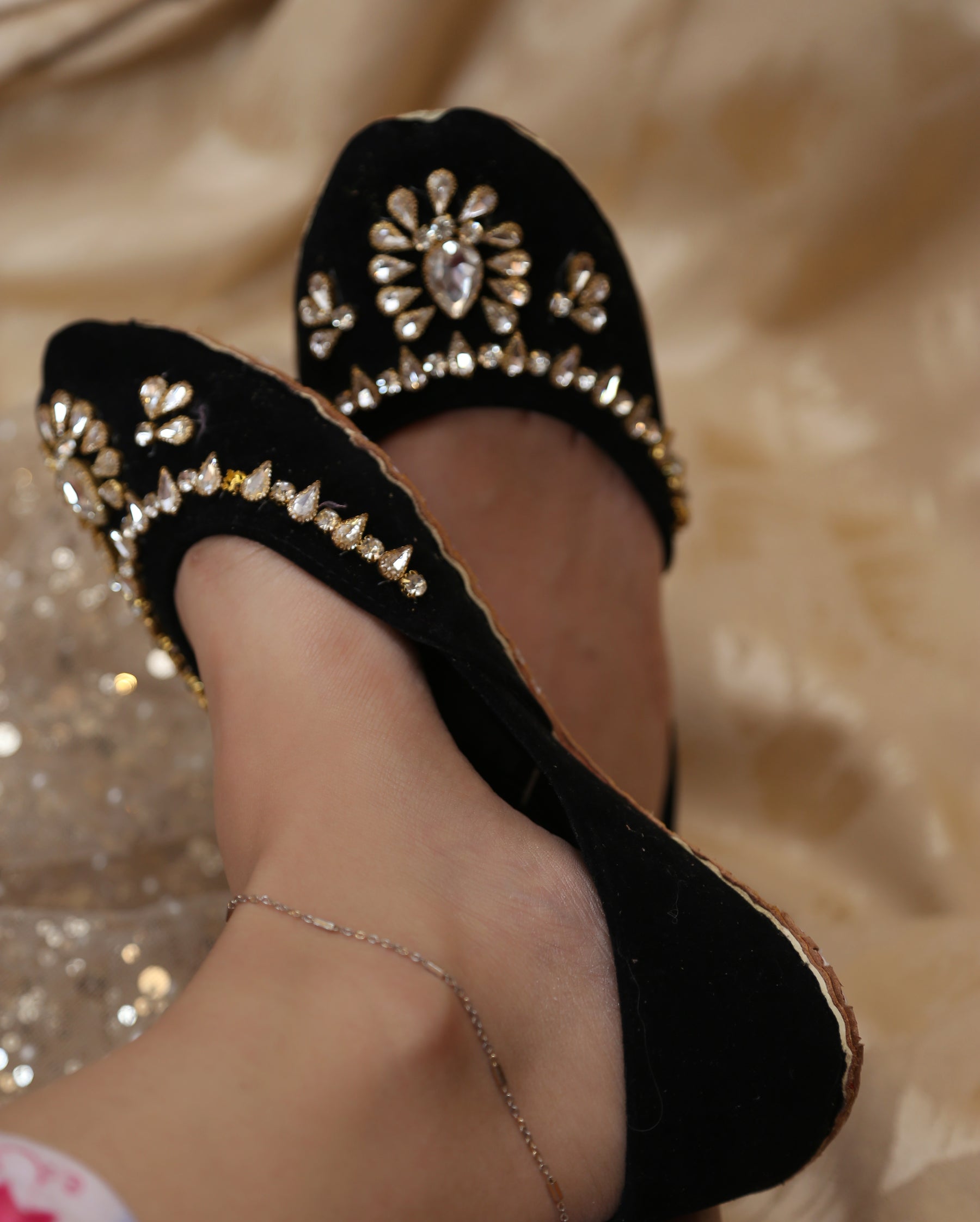 Absaara (Black)