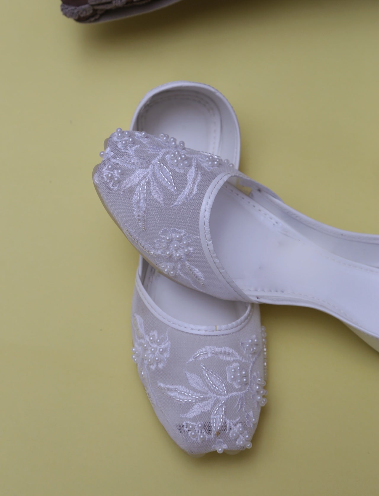 Nazakat Khussa (White)