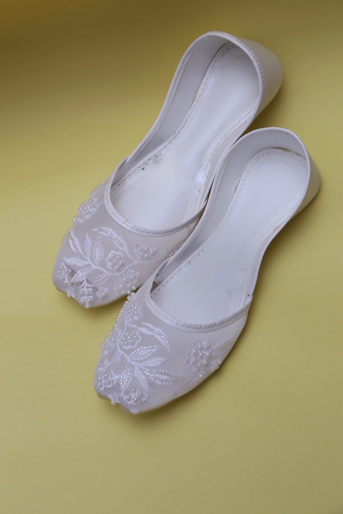Nazakat Khussa (White)