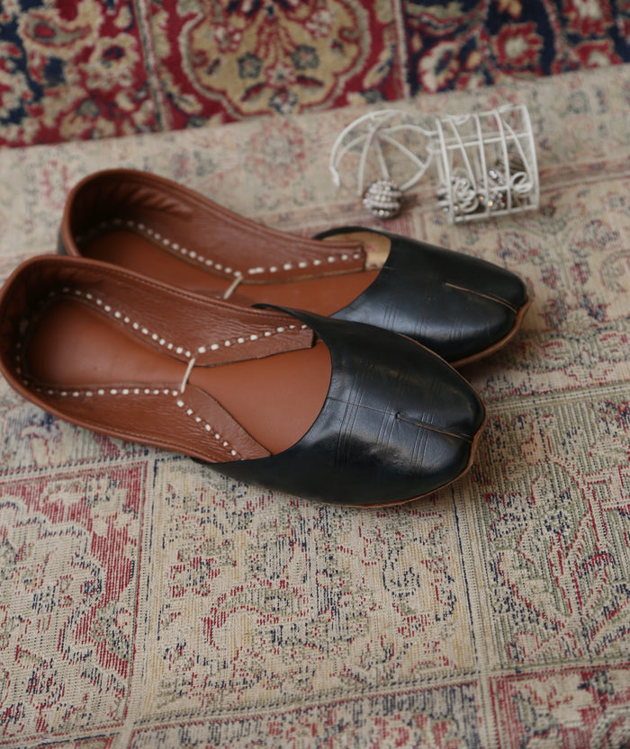 Black Simple Leather Khussa