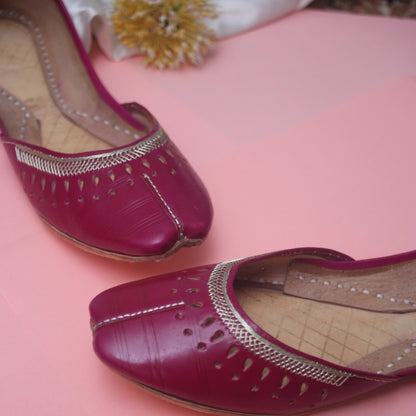 pink Necklace leather khussa