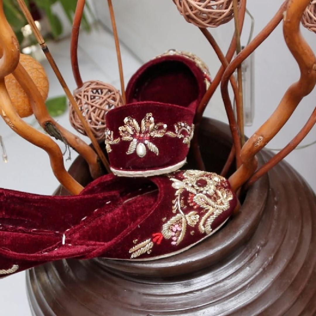 SHAHTAJ (Maroon)